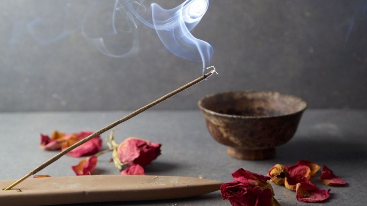 Incenso: Simbolismo, História, Poder e Uso